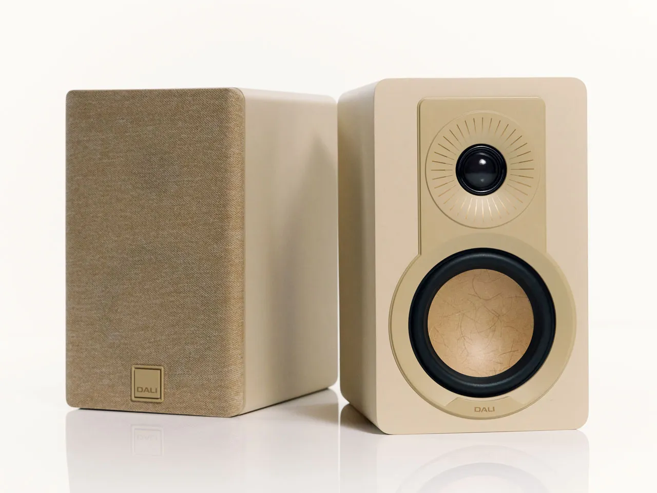 dali-kupid-cw-%e3%82%ad%e3%83%a3%e3%83%a9%e3%83%a1%e3%83%ab%e3%83%bb%e3%83%9b%e3%83%af%e3%82%a4%e3%83%88-%e3%83%9a%e3%82%a2-1