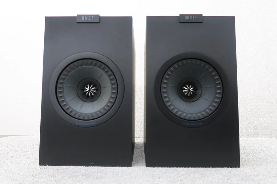 kef-q150-%e3%82%b5%e3%83%86%e3%83%b3%e3%83%96%e3%83%a9%e3%83%83%e3%82%af-%e3%83%9a%e3%82%a2-1